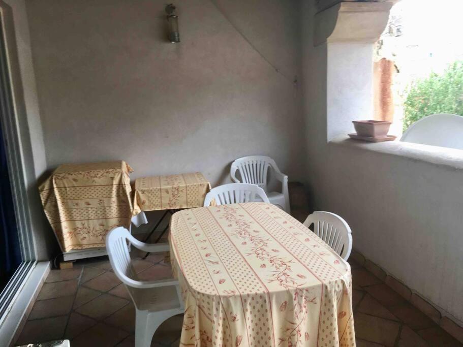 Вилла Historic French Townhouse Saint-Thibery Экстерьер фото