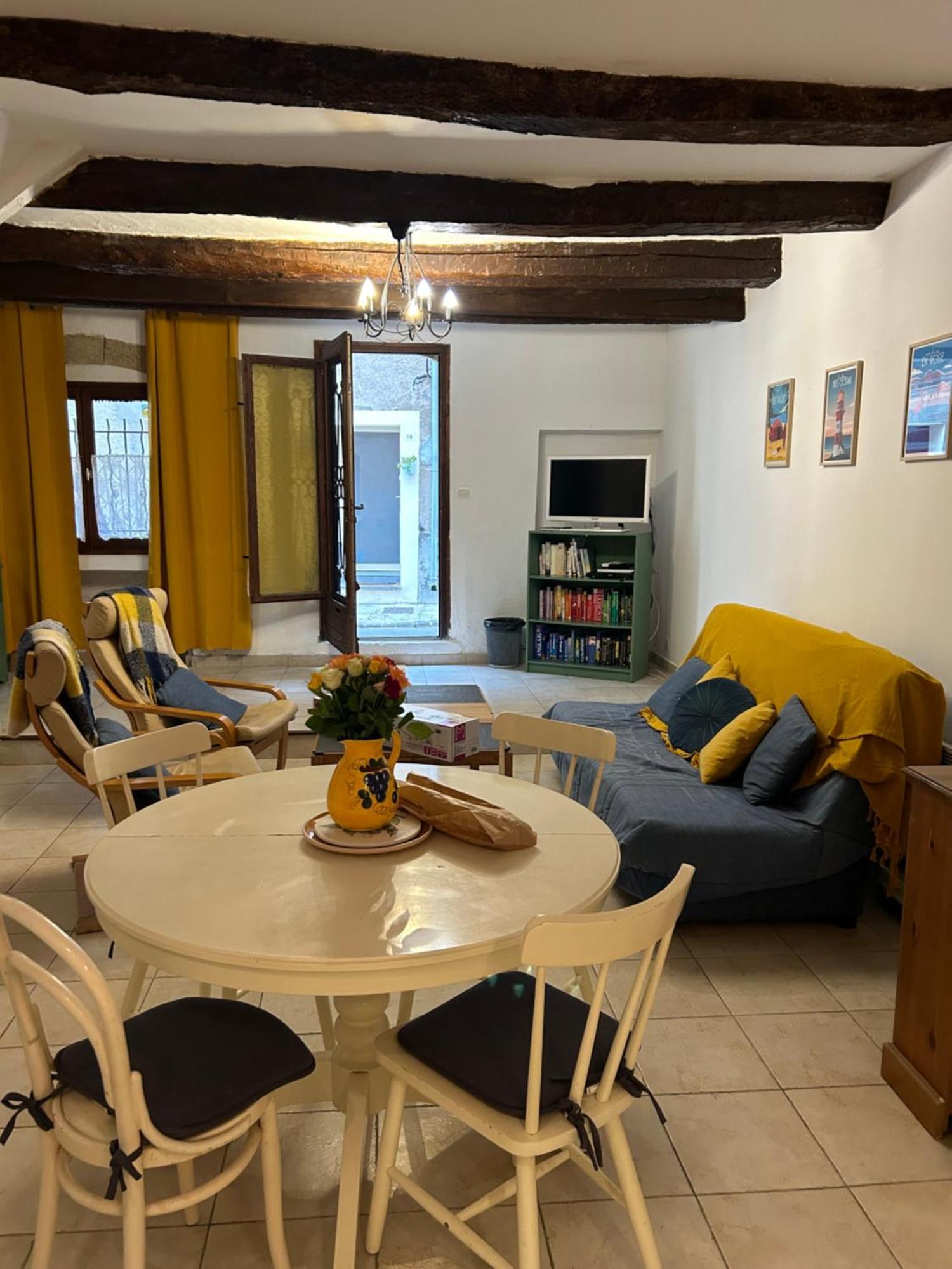 Вилла Historic French Townhouse Saint-Thibery Экстерьер фото